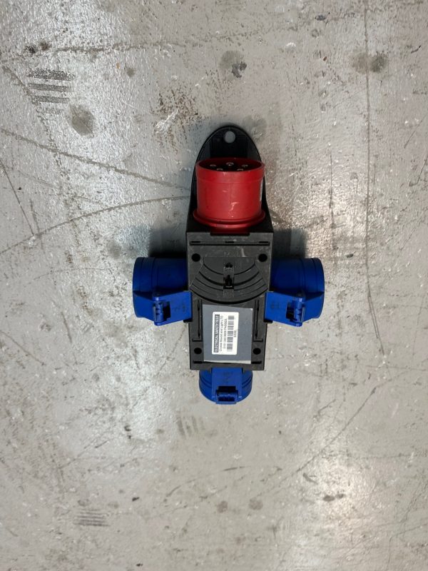 Hire 32a 3 Phase To 3 X 32a Single Phase (Unprotected)