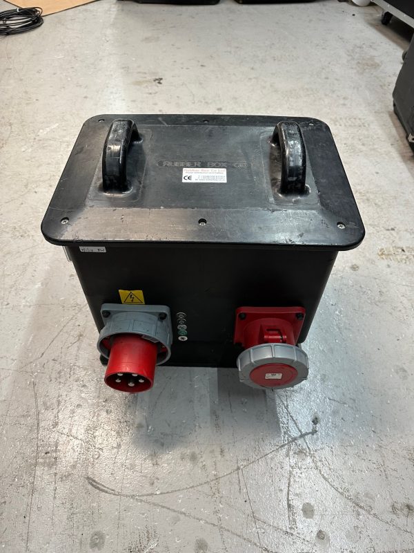Hire 125a 3 Phase in & Out To 3 X 63a 3 Phase